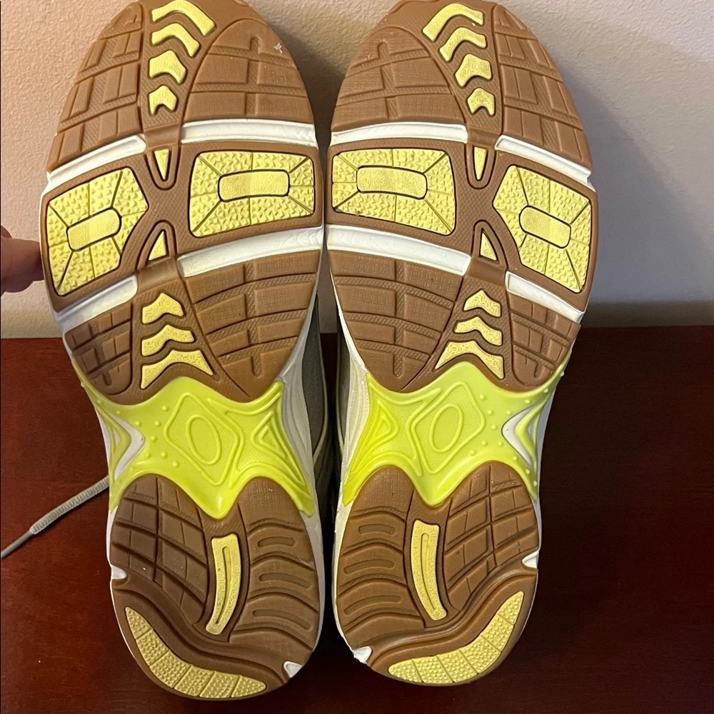 Vionic Walking Sneakers - Picture 7 of 9